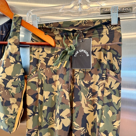 NWT The Upside SET Basecamp Margot Top and 25” Pocket Leggings Camouflage Camo - Picture 9 of 16